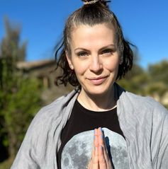 Kundalini und Hatha Yogalehrer Ausbildung Österreich Vanessa